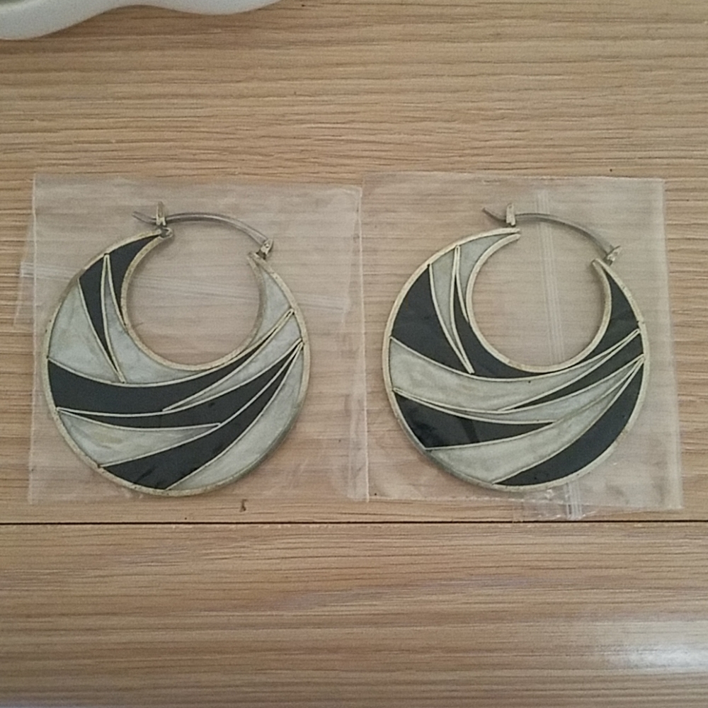 Hand blown glass earrings 8 guage